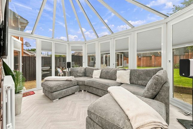 5, Buckthorne Fold, Wakefield photo 4