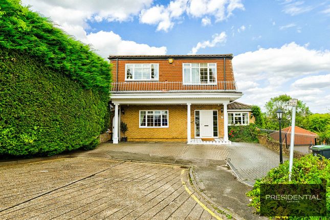 Thumbnail Detached house for sale in Park Hill, Loughton