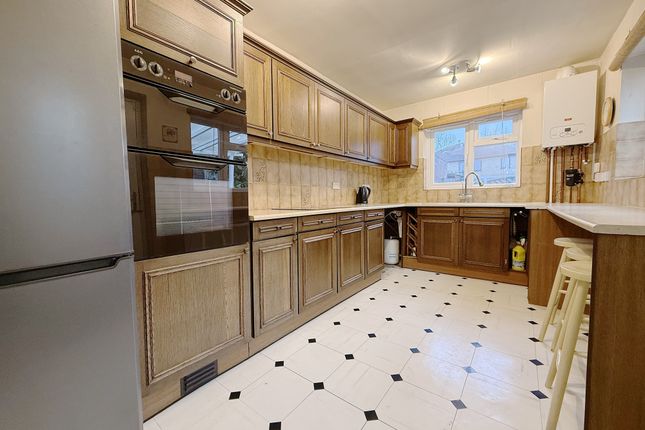3, Grange Close, Hayes photo 4