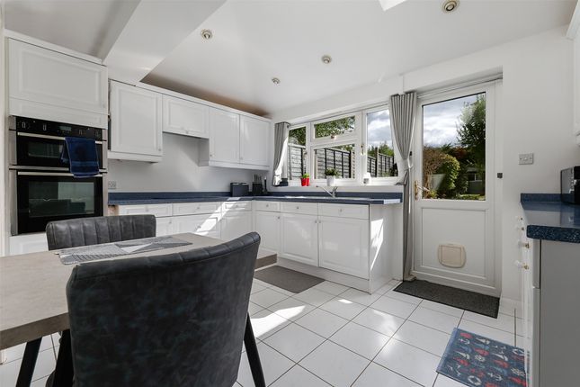34, Elmwood Road, Surrey photo 3