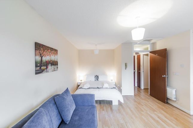 16 Churchill Court, 94, Ashbourne Road, London photo 4
