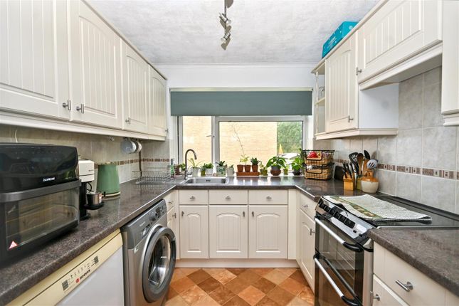 16b, Primrose Close, Eastbourne photo 4