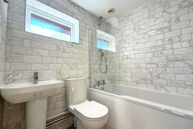 167, Avondale, Ash Vale photo 4