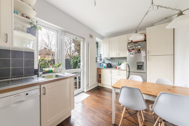 83, Pontefract Road, Bromley photo 3