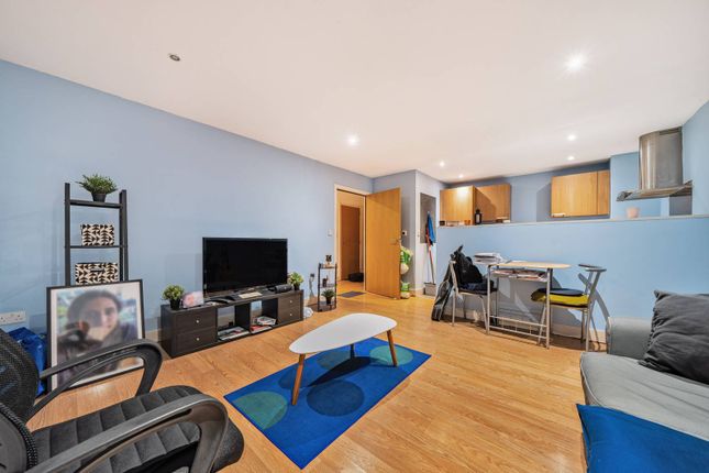 Flat for sale in Ebb Court, Gallions Reach, London