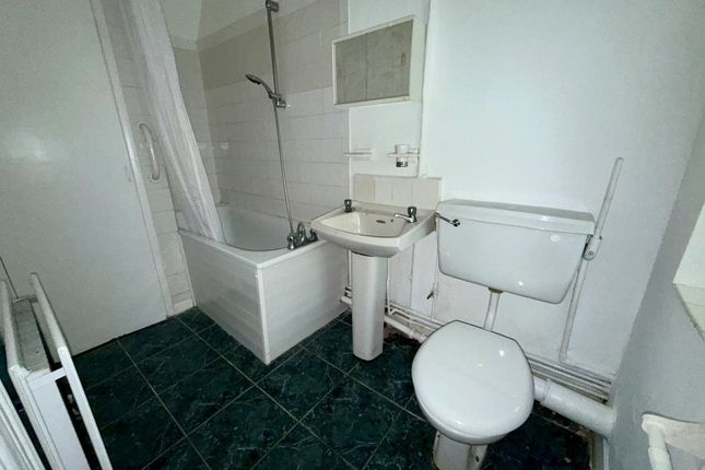 9 Maple Avenue, Gillingham photo 5