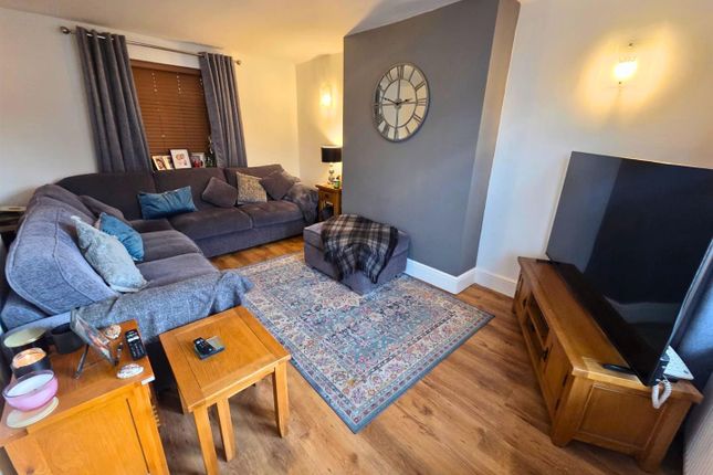6, Larch Road, Newark photo 4