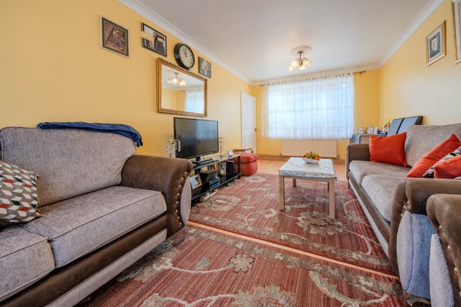 18, Tynwald Road, West Yorkshire photo 2