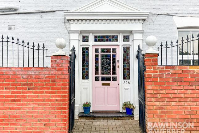328, Walton Road, West Molesey photo 2
