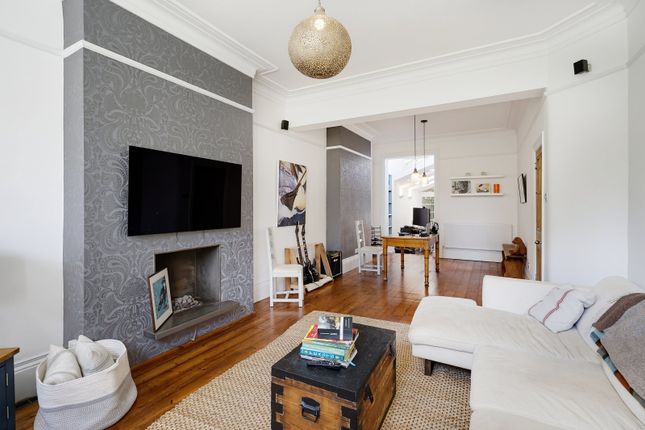 72, Thornton Avenue, London photo 3