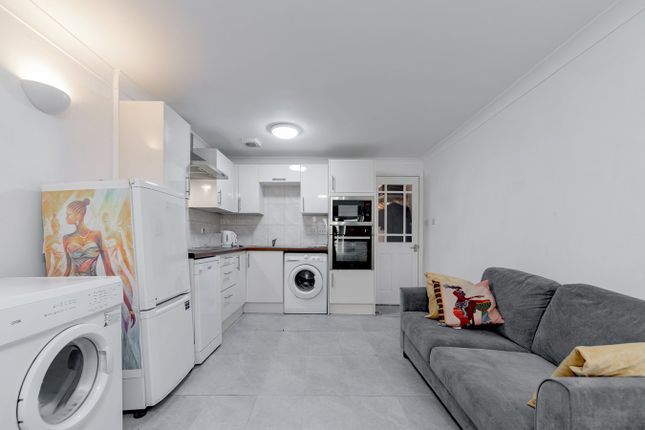 Apartment 8, Rotherhithe Street, London photo 2