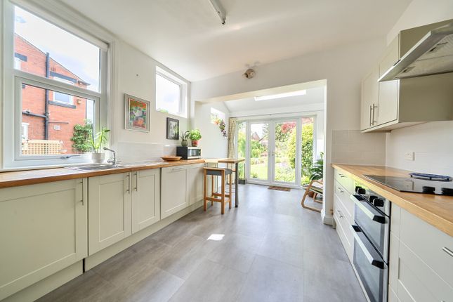 15, Gledhow Wood Avenue, Leeds photo 3