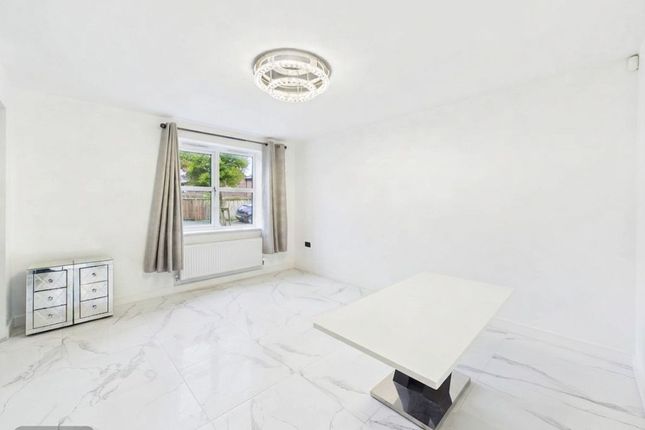 Rolag Crescent, Manchester photo 3