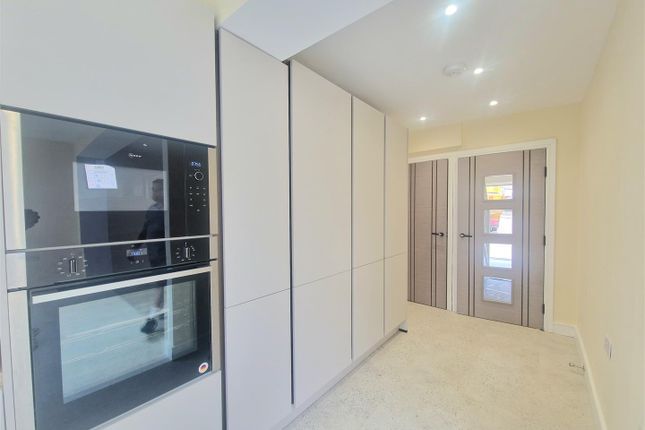 135, Uxendon Hill, Wembley photo 4