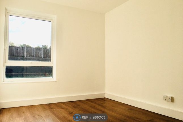 Deal House, Lovelinch Close London, Londn photo 5