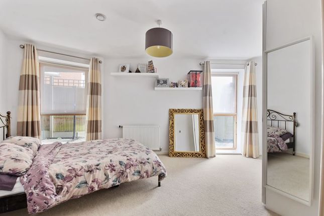 Flat for sale in Douglas Close, Stanmore