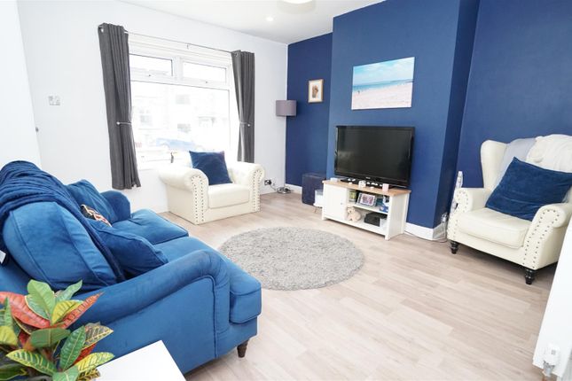39, Fourlands Road, Bradford photo 2