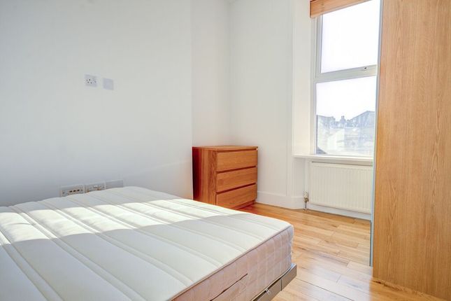 Thumbnail Flat to rent in Leverson Street, London