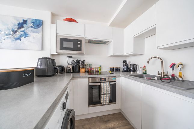 575A, London Road, Sutton photo 2