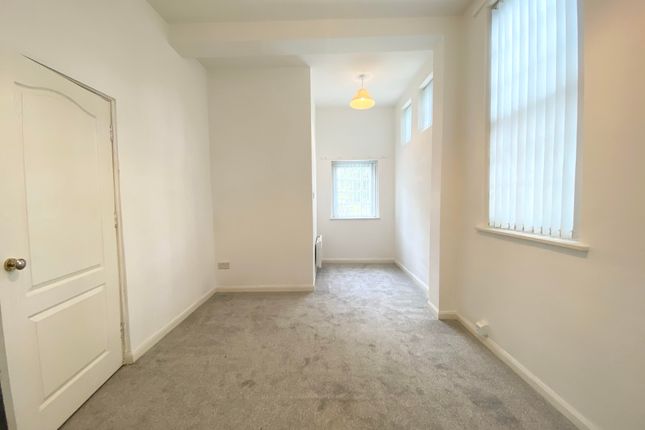 Flat to rent in The Drive, Countesthorpe, Leicester