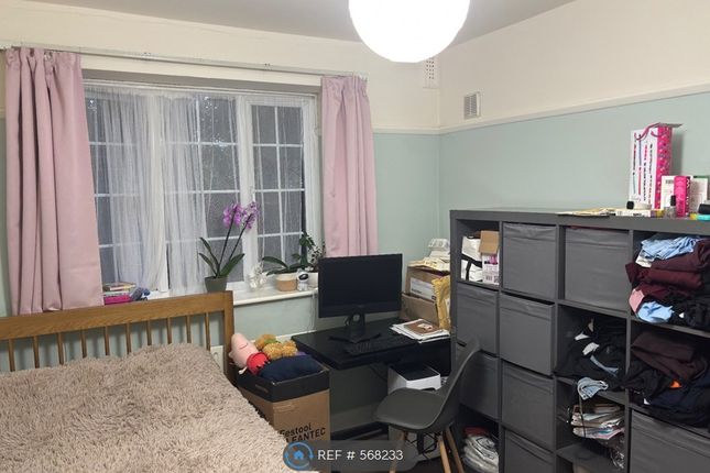 Flat, Orford Court Elmcourt Road, London photo 4