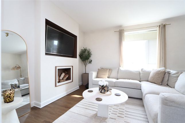 Flat 5, 5, Ellerman Square, Brooklands photo 3