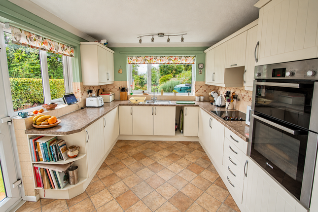 20 Rectory Close, Whimple, Exeter photo 2
