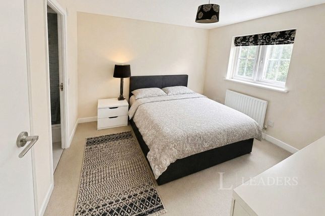 28, The Acorns, West Sussex photo 2