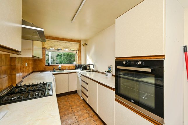 77, Rowan Drive, Nottingham photo 3