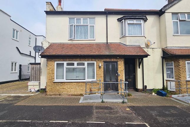 Flat to rent in Westborough Road, Westcliff-On-Sea