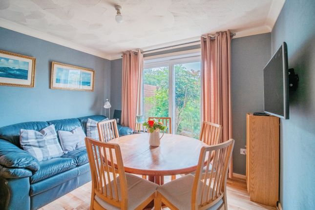 2, Brookside Close, Weymouth photo 4