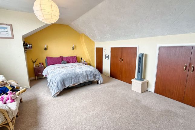 33 Merlin Crescent, Bridgend photo 4