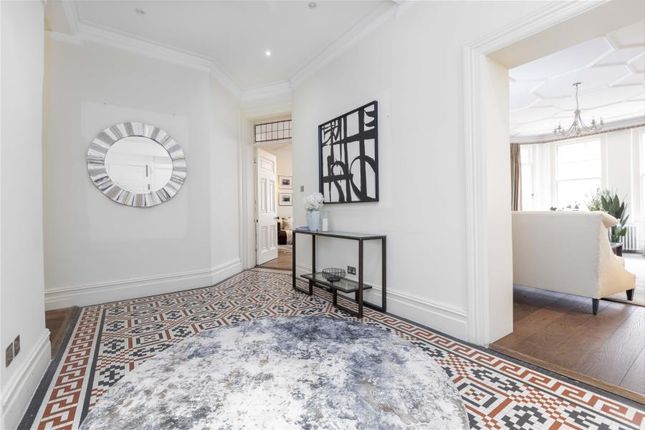 Flat for sale in Oakwood Court, Abbotsbury Road, Kensington