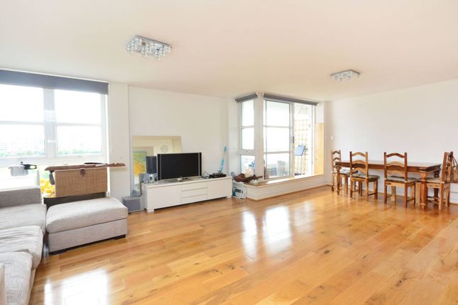 Flat for sale in Barrier Point Road, Silvertown, London