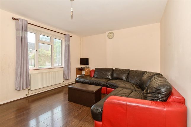 Lark Rise Langley Green, Crawley photo 4