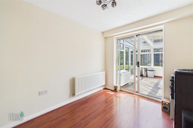 8, St Georges Close, Colne photo 4