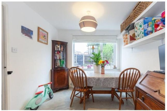 4, St. Helens Court, Abingdon photo 3