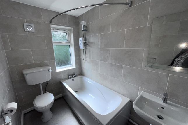 73A, Gorse Hall Road, Dukinfield photo 4
