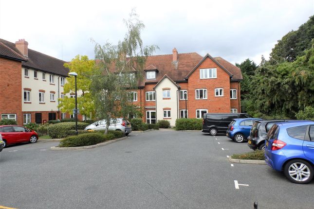 Holme Oaks Court