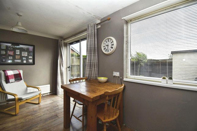 68, Weghill Road, Hull photo 4