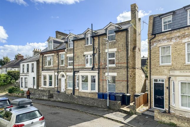 Thumbnail Flat for sale in Alpha Road, Cambridge
