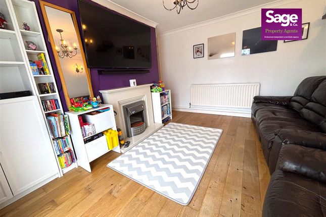 31, The Beeches, Cwmbran photo 2