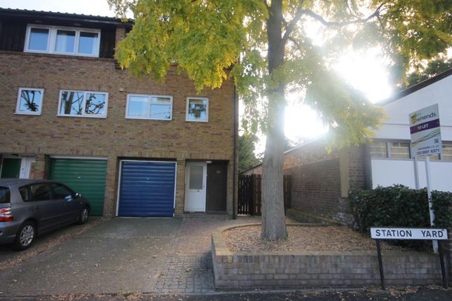 End terrace house to rent in Station Yard, Twickenham