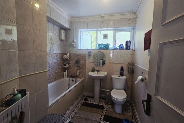 86, Stepney Green, London photo 5