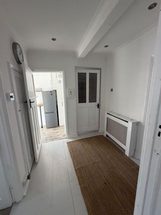 Rosebery Close, Morden photo 3