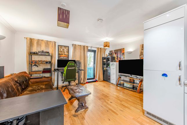 Flat for sale in Fouracre Path, London
