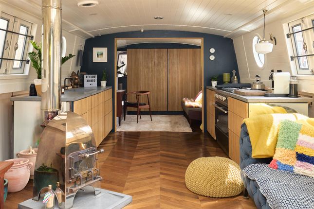 1-bed house on St Katharine Docks, Wapping, £300,000