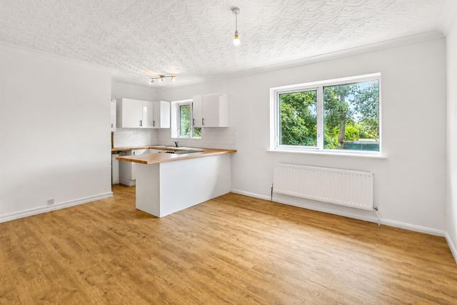 Flat 3 St Marys Court, 52, Glamis Street, Bognor Regis photo 3