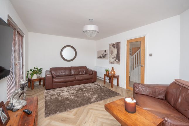 28, Binniehill Road, Cumbernauld photo 4