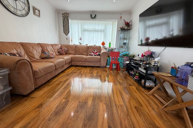 207, Upton Road South, Bexley photo 3